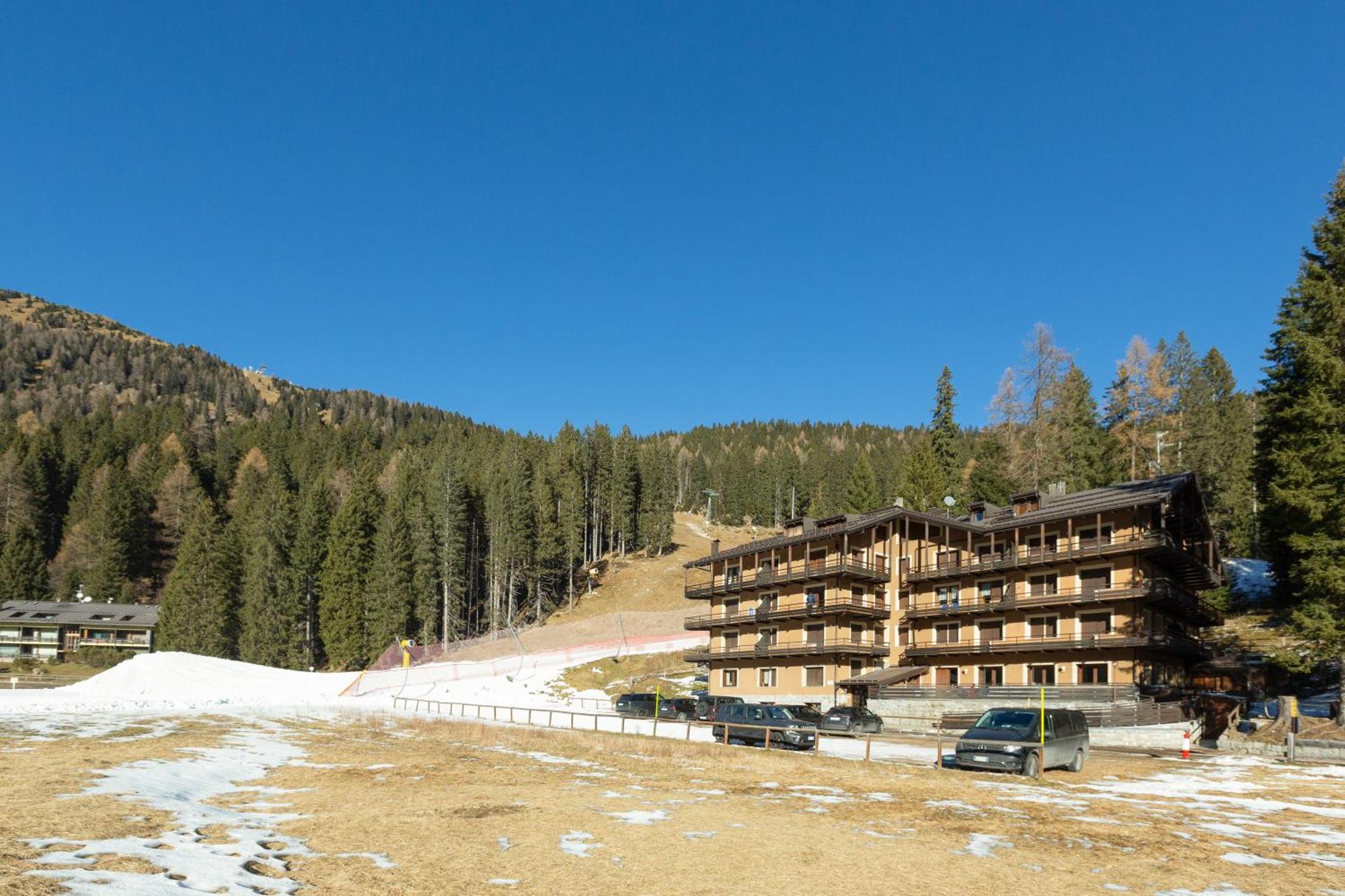 A Campiglio Sulle Piste Da Sci Apartment